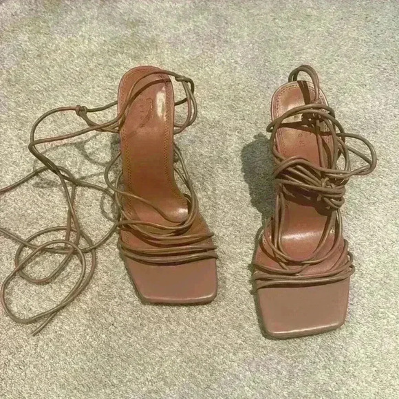 ASOS DESIGN Nina strappy tie leg heeled sandals in beige size 8 - Picture 2 of 3